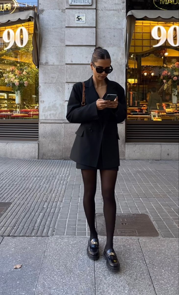 Black Loafers Outfit, Loafer Outfits, Blazer Dress Outfits, Black Blazer Outfit, Loafers Outfit, Fest Outfits, Populaire Outfits, Paris Outfits, Looks Street Style