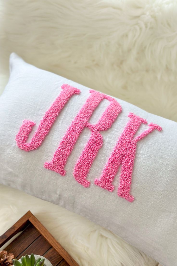 a pillow that has the letters j and k on it