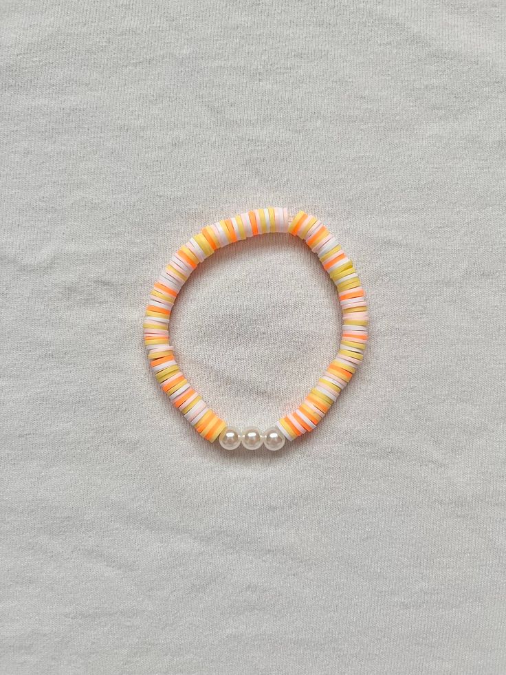 This bracelet is super cute and perfect for spring and summer! Bracelet Inspo, Bracelet Ideas, Pearl Bracelet, Jewelry Bracelets, Super Cute, Beaded Bracelets, Bracelet, Beauty, Jewellery Bracelets