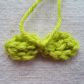 a close up of a piece of yarn with a knot on it's end