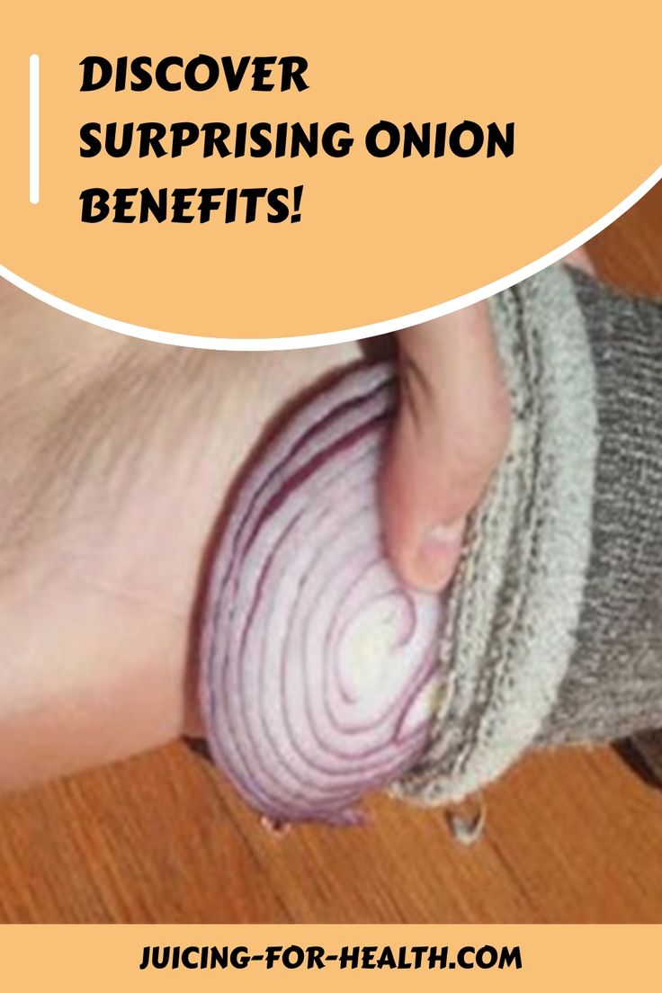 Person placing a sliced onion on the bottom of their foot with a caption about onion health benefits. Red Onion For Cough, Onion Uses, Red Onion Benefits, Onion Benefits, How To Stop Coughing, Onion Juice, Chest Congestion, Promote Hair Growth, Natural Antibiotics