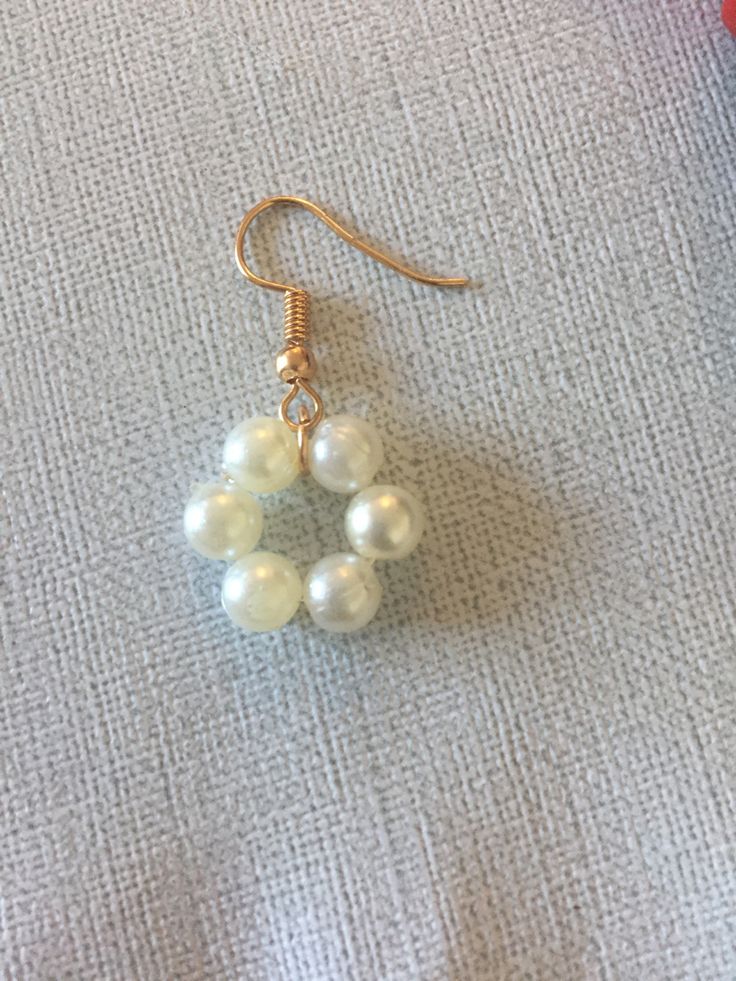 Simple Pearl Earrings Diy, Pearl Earrings Diy Ideas, Aros Aesthetic, Jewelry Findings Guide, Diy Earrings Pearl, Diy Pearl Earrings, Handmade Pearl Earrings, Diy Earrings Materials, Diy Wire Jewelry Rings