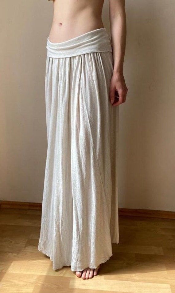 This long beige bohemian style skirt is perfect for the summer days and nights. Condition: great vintage condition Model is 169 cm/5.6" tall and wears S,M Flat measurements: waist: 35 cm/ 14'', there is elastic band on the waist total length : 100 cm/ 39" Material: linen and cotton Size : US 8/ EU 40 Our second hand garments are carefully picked from various locations. Each piece can make a unique and sustainable addition to your wardrobe. Some of the items might have slight imperfections which Beige Bohemian Relaxed Maxi Skirt, Beige Flowy Maxi Skirt For Summer, Beige Bohemian Maxi Skirt, Bohemian Relaxed-fit Summer Skirt, Bohemian Wide Leg Beach Skirt, Flowy Beige Skirt With Elastic Waistband, Beige Maxi Length Bottoms For Spring, Beige Maxi Length Spring Bottoms, Flowy Beige Maxi Skirt For Festivals