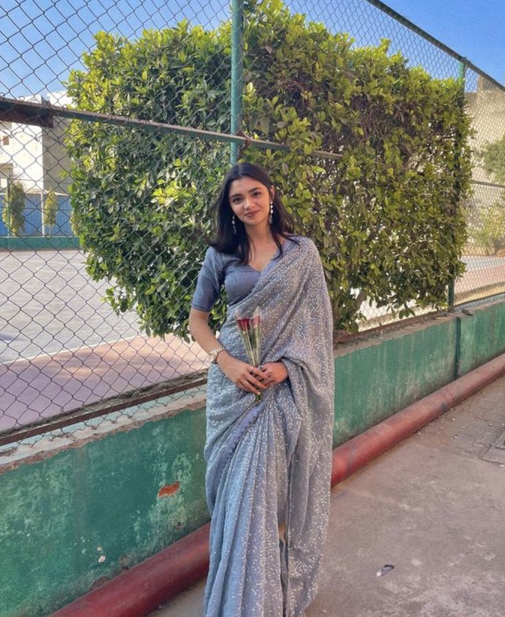 Farewell Sarees Colleges Chiffon, Sarees For Girls Farewell, Elegant Saree For Farewell, Simple Sarees For Farewell, Saree For Girls Farewell, Farewell Sarees Colleges, Saree Farewell, Farewell Saree, Free Size Blouse