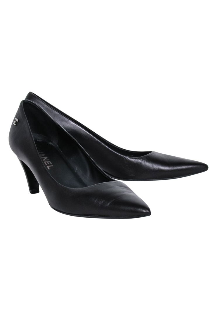 Step into style with these classic black leather pumps from Chanel! Featuring a pointed-toe heel, these pumps will elevate any office look. Pair them with a sheath dress and trench coat for a fall work wardrobe staple that will take you from the boardroom to happy hour. Size 8.5 (IT 38.5) Made in Italy 100% Leather Leather lining and sole Pointed toe Logo side detail Comes w/ dust bags Heel height 2.5" Work Wardrobe Staples, Black Leather Pumps, Office Look, Work Wardrobe, Chanel Black, Chanel Shoes, French Design, Leather Pumps, Happy Hour