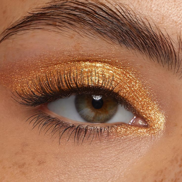 Get rich with this true metallic gold 💰 Gold Costume Makeup, Gold Digger Makeup, Fearless Inspired Makeup, Makeup With Gold Eyeshadow, Soft Yellow Makeup, Makeup Doré, Eye Makeup For Almond Shaped Eyes, Western Eye Makeup, Gold Makeup Looks Natural