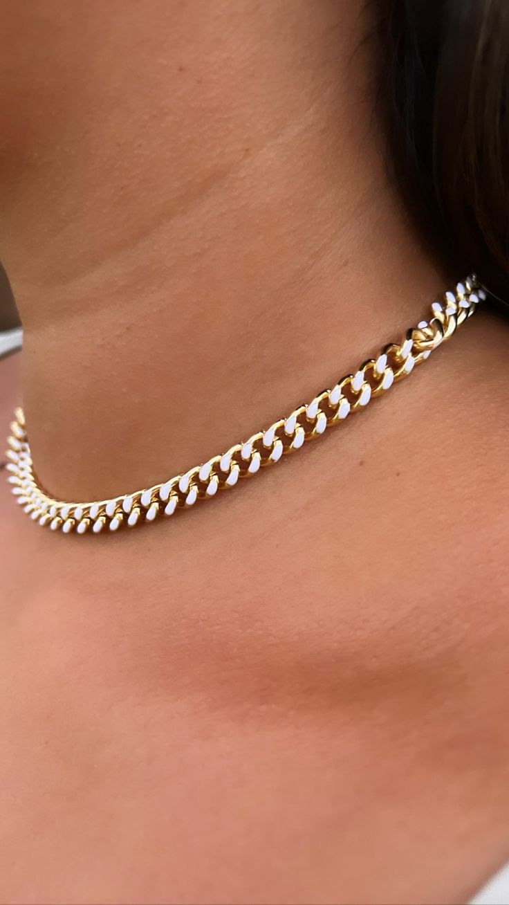 Our golden enlaced choker will elevate your outfit into another level! It's dipped in 24k Gold so it will last without tarnishing. This jewel can be styled with any outfit in your closet. Elevate Your Outfit, Beautiful Inside And Out, Trendy Chic, Your Outfit, We Wear, Diamond Necklace, Choker, Choker Necklace, Gold