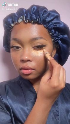 Do you have an oily skin? Then you need these top 5 drugstore foundations for oily skin that make excellent dupes. Tiktok vid not mine🦋 How To Do Foundation Makeup, Trucco Glam, Foundations For Oily Skin, Foundation Tutorials, Maquillage Yeux Cut Crease, Best Drugstore Makeup, Makeup Video, Makeup For Black Skin, Brown Skin Makeup