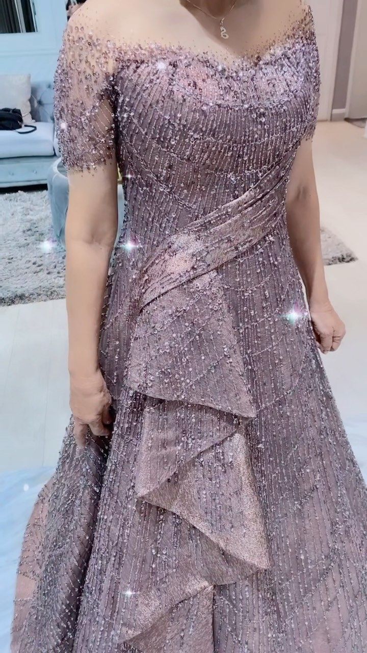 JESSICA DORA COUTURE on Instagram: “Mocha copper mom of groom gown ✨ Thank you for the trust Mrs. Mei Hua 🙏 #jessicadoracouture #mochagown #coppergown #momofbride #momofgroom” Gown Mother Of The Groom, Dress Mom Of The Bride, Mother Of The Groom Gowns Classy Mom, Brides Mom Dress, Brides Mother Dress, Stylish Gown, Dresses Mother Of The Bride, Mother Of The Bride Dresses Long, Mother Of The Bride Gown