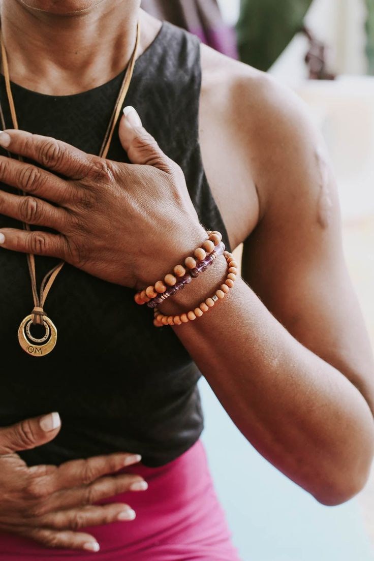 This DharmaShop essential wrist mala is handmade in Nepal with sweet-smelling Sandalwood beads and one silver spacer. As these natural wood beads are from the earth, they will directly remind you of your connection to nature and your potential to grow. A simple, low profile design with natural wood beads is great for every day wear! Sandalwood is a sacred wood with a lovely aromatic scent that is excellent for staying present and alert during meditation, which makes it wonderful for ritual and s Sandalwood Bracelet, Sandalwood Mala, Wrist Mala, Adjustable Knot, Seven Chakras, 12 Zodiac Signs, Stylish Bracelet, Protection Bracelet, Tie Knots