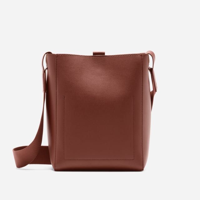 The Italian Leather Studio Bag Cocoa Brown – Everlane Leather Studio, Studio Bag, Cocoa Brown, By Your Side, The Studio, Italian Leather, Just In Case, Interior And Exterior, Cocoa