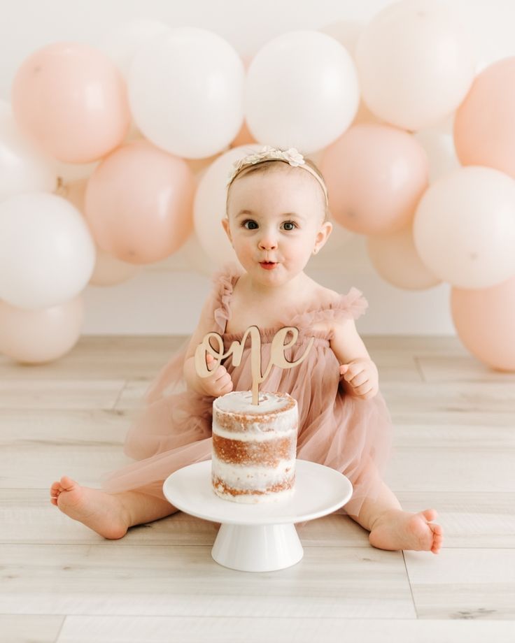 I think Cake Smashes would have to be my favourite type of session to capture.... because look at this cuteness! | Instagram Smash Cake Studio Session, Onederful Photo Shoot, Diy First Birthday Photoshoot At Home, One Year Old Picture Ideas Studio, First Birthday Photoshoot Studio, One Year Smash Cake Girl, One Year Old Photoshoot Ideas Indoor, Girl First Birthday Photoshooting Ideas, First Birthday Studio Photoshoot