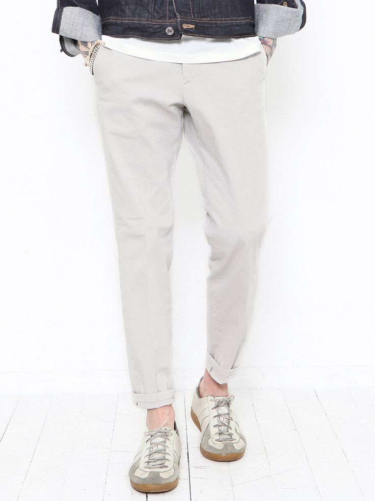 Editor's NotesCP 306 Washed Tapered Fit Cotton Pants Light Grey from HALBKREIS is a tapered-fit pants product made with stretchy fabric of a suitable thickness for spring and autumn.- Tapered fit- Button detail- Pocket details- High quality stitchesMeasurements (in.)- S / M / L / XL- Length: 37.0 / 37.4 / 37.7 / 38.1 in.- Waist: 15.3 / 16.3 / 17.3 / 18.3 in.- Thigh: 12.0 / 12.4 / 12.7 / 13.1 in.- Crotch: 9.8 / 10.2 / 10.6 / 11.0 in.- Hem: 6.2 / 6.5 / 6.7 / 7.0 in.*Model InformationModel1- Height: 5'8 Weight: 138.8 lbs. Size: SModel2- Height: 6'0 Weight: 147.7 lbs. Size: MModel3- Height: 5'9 Weight: 158.7 lbs. Size: MModel4- Height: 6'0 Weight: 136.6 lbs. Size: MComposition & Care- 97% Cotton, 3% Polyurethane- Dry Clean OnlyDesigner- by HALBKREIS Slim Fit Chinos For Spring, Slim Fit Spring Chinos Trousers, Spring Business Casual Slim Fit Bottoms, Stretch Summer Chinos, Slim Fit Ankle-length Chinos With Pockets, Spring Slim Fit Tapered Leg Pants, Slim Fit Dress Pants For Spring, Slim Fit Pants With Pockets For Spring, Spring Slim Fit Straight Pants