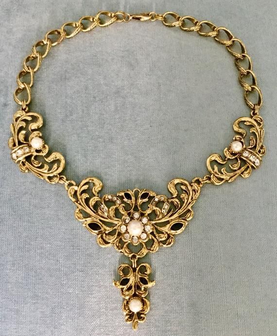 Art Nouveau Inspiration, Collar Necklace Gold, Metal Collar, Gold Collar Necklace, Bib Collar, Ancient Jewelry, Victorian Art, Jewelry Lookbook, Vintage Crafts