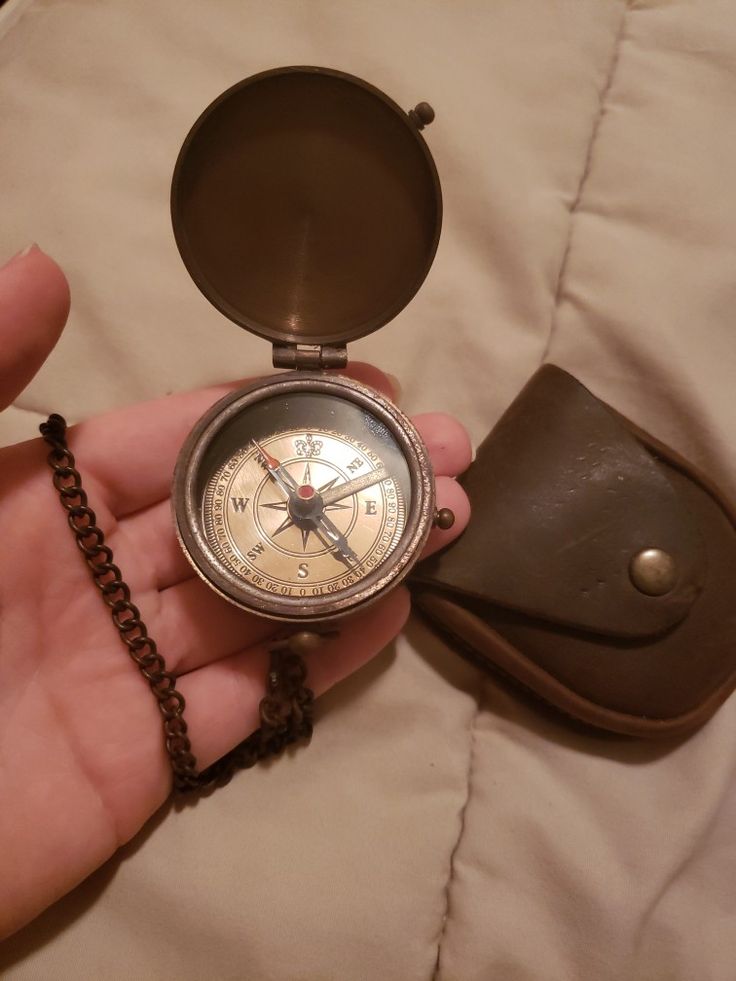 Antique Items Aesthetic, Antique Compass Vintage, Compass Aesthetic Vintage, Old Compass Vintage, Vintage Explorer Aesthetic, Archaeologist Aesthetic, Compass Aesthetic, Collector Aesthetic, Explorer Aesthetic