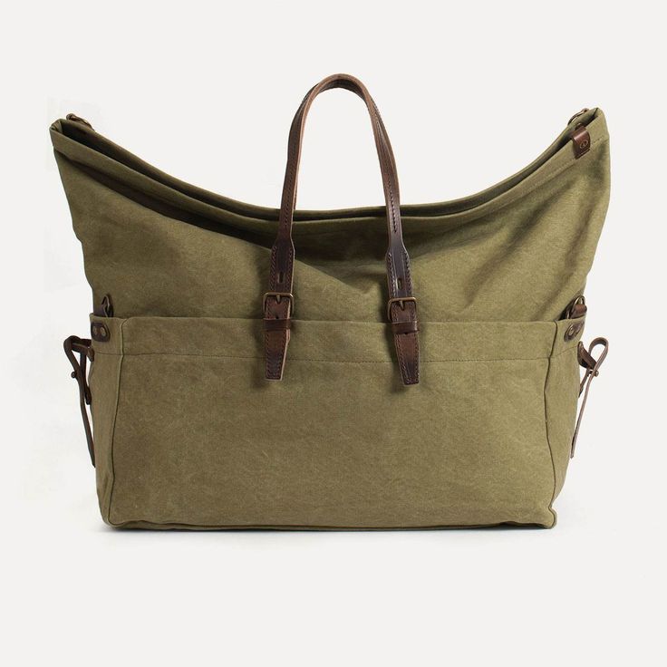 Cabine Travel bag - kaki stonewashed | Bleu de chauffe Rugged Everyday Bag With Pockets, Khaki Canvas Travel Bag, Khaki Outdoor Bag With Pockets, Casual Olive Rectangular Bag, Khaki Canvas Duffle Bag, Outdoor Tote Shoulder Bag With Pockets, Khaki Canvas Duffle Bag For Daily Use, Waxed Finish Rectangular Canvas Travel Bag, Rugged Canvas Bags With Pockets