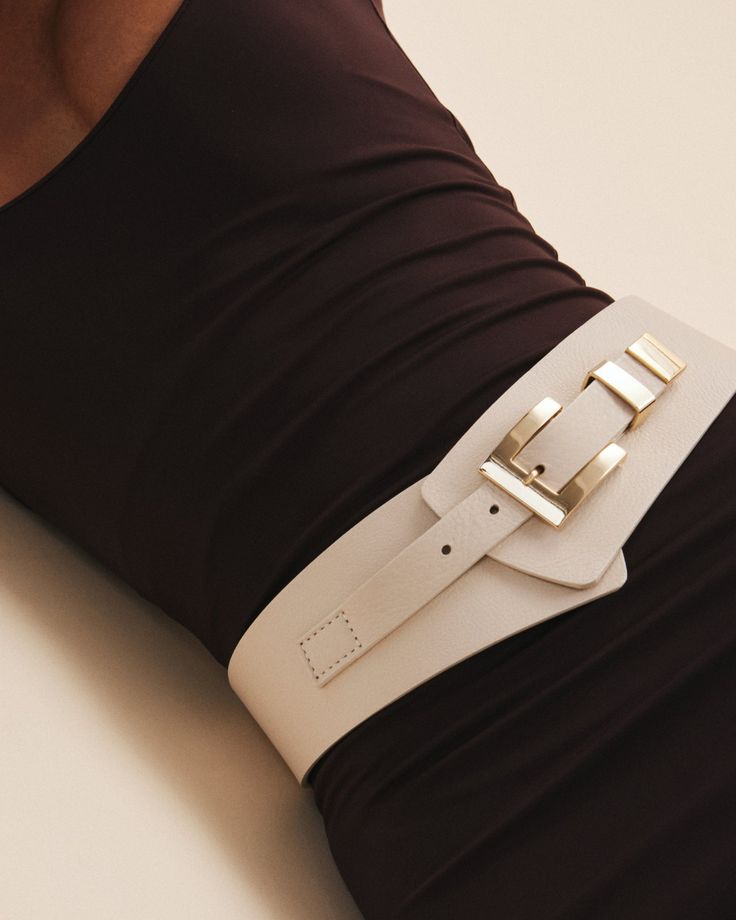 Chic Leather Corset Belt With Belt Loops, Chic Leather Belt Buckles With Removable Belt, Chic Leather Party Belts, Chic Evening Belt, Chic Beige Belts For Party, Chic Removable Corset Belt For Evening, Chic Fitted Beige Belt, Chic Beige Fitted Belt, Chic Leather Belt