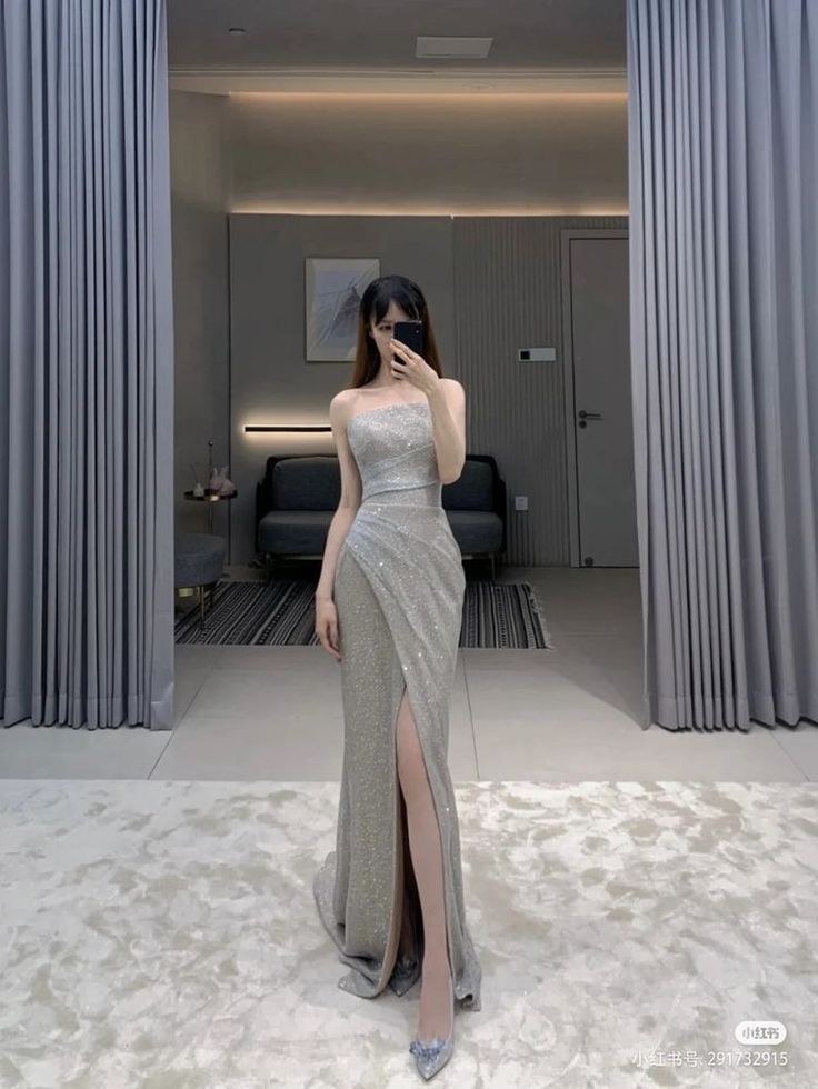 Dress Promnight Elegant, Korean Gowns Dresses, Silver Dress Prom, Dress Promnight, Korean Prom Dresses, Prom Dresses Silver, Gowns Dresses Elegant, Stunning Prom Dresses, Sequin Prom Dresses