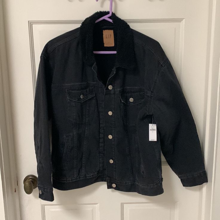 Gap Oversized Black Denim Sherpa Jacket Size Small Sleeves Are Quilted Lined. Super Warm And Cozy. Oversized/Boxy Fit. Great Coat! I Bought This A Couple Years Ago But Never Wore It Because I Have A Similar One In Blue That I Wear More Often. Black Denim Sherpa Jacket, Red Corduroy Jacket, Denim Sherpa Jacket, Gap Denim Jacket, Dark Denim Jacket, Oversized Jean Jacket, Great Coat, Vintage Denim Jeans, White Denim Jacket