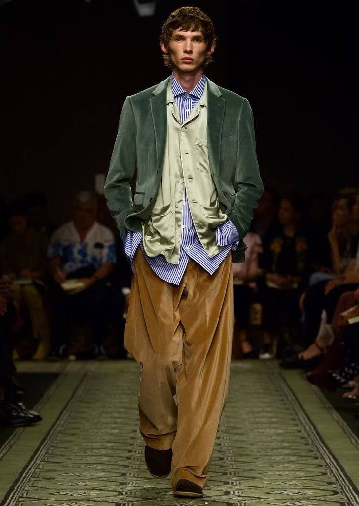 2017 Runway, Layered Shirts, Mens Outfit Inspiration, Layered Fashion, Man Fashion, Layering Outfits, Tailored Jacket, Runway Show, Spring Summer 2017