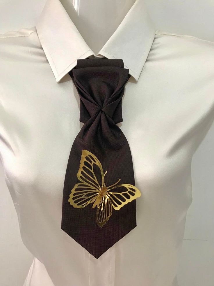 Elegant women's tie, made in Italy.  Luxury neck accessory for fashion lovers, high quality. Hand-made. The tie is ready to wear, the knot is tied and sewn on.  There is no need to tie anything. It is put on and fastened with a button (clasp). The product is unique because it is always hand-made, and then never find the same tie in all over the world. Neck Tie Outfits For Women, Different Tie Knots, Tassels Diy Tutorials, Women Neck Tie, Female Tie, Women Necktie, Women Wearing Ties, Boutique Inspiration, Neck Scarf Tying