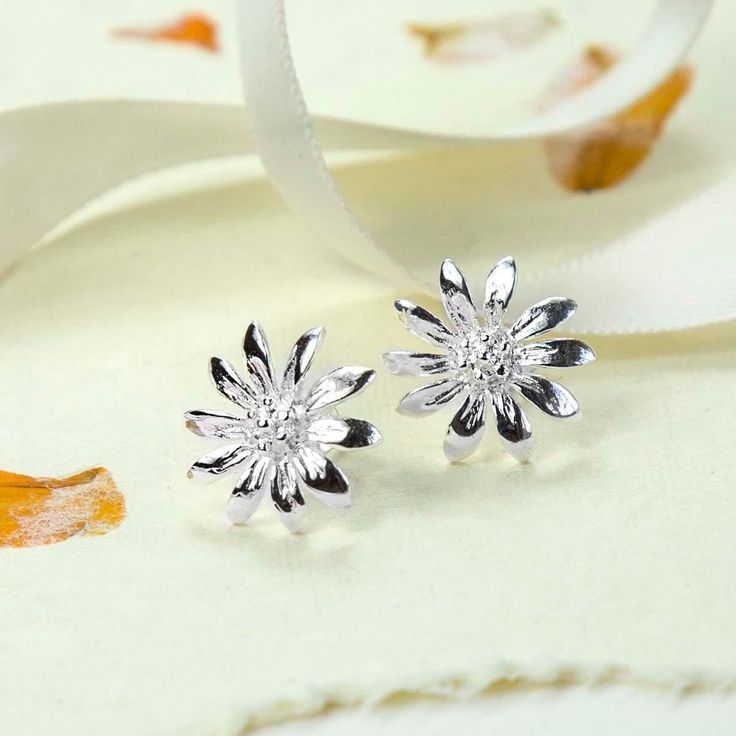 Our stylish sterling silver daisy stud earrings are sure to become an instant favourite. Whether you want to make someone feel extra special or a little treat just for you, these exquisite earrings are the suited to any occasion, transitioning perfectly from work to play. Bringing the fresh, innocent joy of daisy's in from the garden to stay with you all day long,  All Martha Jackson jewellery comes in a gift box with a small gift card for you to write a message on. Scene Jewelry, Sterling Silver Flower Earrings, Daisy Studs, Silver Rings Simple, Silver Flower Earrings, Daisy Earrings, Sterling Silver Flowers, Spiritual Jewelry, Silver Flowers