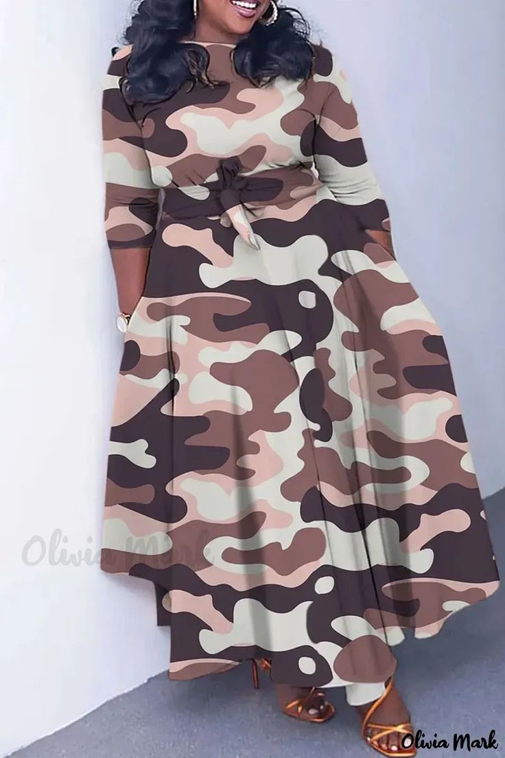 OliviaMark - Blaues bedrucktes Freizeitkleid in Übergröße mit O-Ausschnitt - ein unverzichtbares Kleidungsstück für einen stilvollen Look American Dress, Short Sleeve Maxi Dresses, Camouflage Print, Maxi Robes, Crewneck Dress, Large Dress, Mid Length Skirts, Vestido Casual, Daily Dress