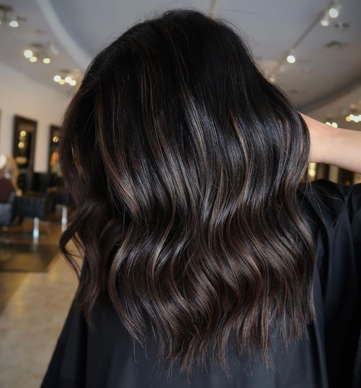 Sunkissed Hair Brunette: Achieving the Perfect Natural Highlights 13 Subtle Balayage Brunette, Dark Brunette Balayage, Medium Brunette Hair, Sunkissed Hair Brunette, Sunkissed Hair, Balayage Hair Caramel, Brown Hair Shades, Black Hair Balayage, Dark Brunette Hair