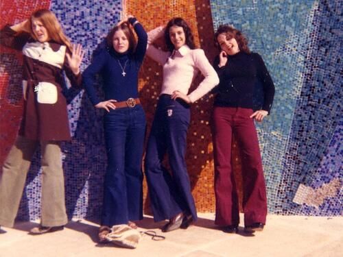 1970s teenage girls 1970s Fashion Women, Teenage Fashion Trending, Fashion 1970s, 60s 70s Fashion, Outfits 70s, 70s Outfits, 20th Century Fashion, 1970s Fashion, 70s Fashion