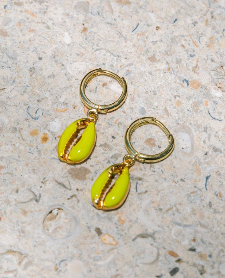 These Enamel Puka Shell Hoops are the perfect colorful beachy look for the summer! These 24k gold plated hoops are perfect swimming in the ocean sunrise to sunset! Shell Hoop Earrings, Swimming In The Ocean, Ocean Sunrise, Paris Jewelry, Swimwear Store, Coconut Grove, Puka Shell, Beach Beauty, In The Ocean