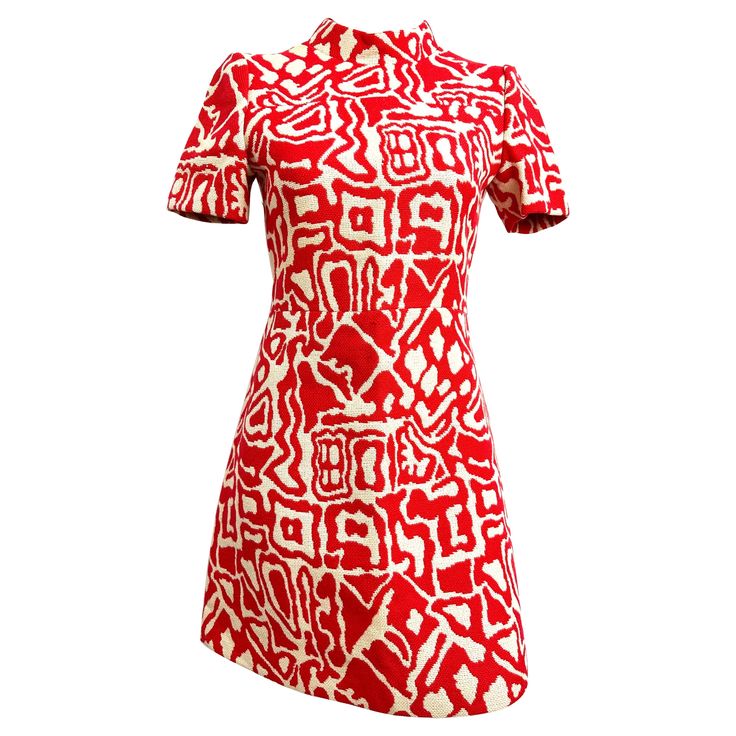 Ted Lapidus trapeze dress from the early 1970s in braided wool with abstract/brutalist motifs in fiery red on a white background. Short sleeves and structured shoulders. Long back zipper ending in 3 small mother-of-pearl buttons. Size 42 shown corresponds to a size 36, please refer to measurements. Shoulder 34cm Chest width 42 Waist 36cm Length 83cm Please note: a defect under the waistband on the front of the dress, the knit is slightly worn (but can be repaired) (see photo). The Red Jumpsuit Apparatus Poster, Red 1970s Style Summer Dress, 1930s Red Dress, Jean Paul Gaultier Red Dress, Ted Lapidus, Dresses Aesthetic, 1920 Fashion, Trapeze Dress, Fiery Red