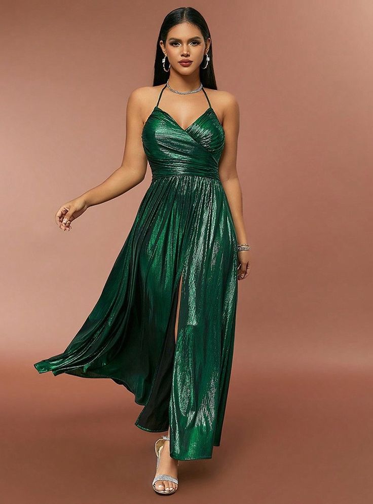 Eclat in its purest form, this dress is a celebration of timeless style and contemporary flair. Its shimmering green fabric is reminiscent of a gemstone, catching and reflecting light in a dance of brilliance. The halter neckline offers an air of sophistication, while the fitted waist and flowing skirt with a high slit combine to celebrate the feminine form. The skirt moves with a fluid grace, suggestive of waves on a verdant ocean, making it a perfect companion for evenings where elegance is pa Strap Dress Summer, Extra Fashion, Vestidos Retro, Long Sleeve Evening Gowns, Halter Neck Dress, Dress Retro, Clubwear Dresses, Dress Bra, Split Dress