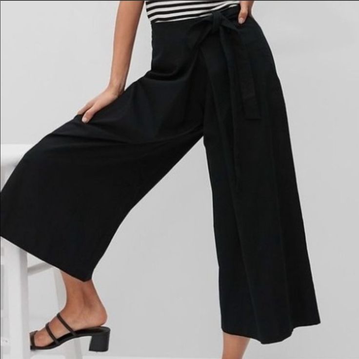 Banana Republic Organic Cotton Wide Leg Fold Over Pants. 100% Organic Cotton Side Tie With Side Zip And Button Closure New With Tag. Black Wide Leg Culottes For Spring, Black Wide-leg Culottes For Spring, Black Wide Leg Cotton Culottes, Black Cotton Wide Leg Culottes, Casual Black Cotton Culottes, Black Cotton Casual Culottes, Workwear Wide Leg Pants With Tie Waist, Wide Leg Pants With Tie Waist For Work, Chic Black Culottes For Spring