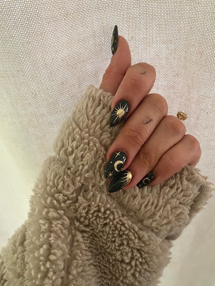 Green And Gold Nails, Sun Nails, Gold Chrome Nails, Witch Nails, Dark Green Nails, Witchy Nails, Moon Nails, Dark Nails, Star Nails