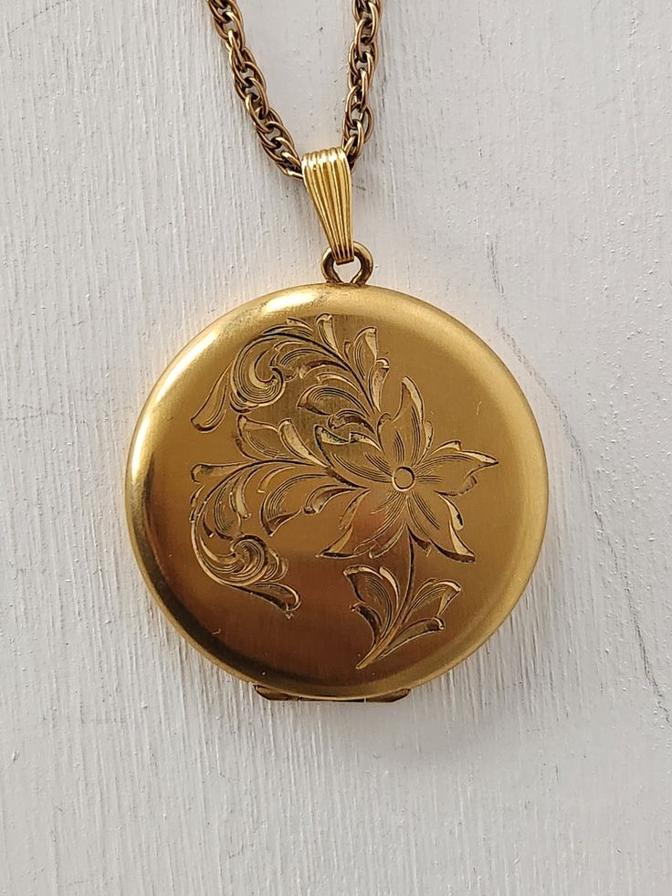 This vintage gold-filled locket with floral engraving, and bail is enchanting! This locket has a story to tell; the back is engraved with the name "Ellen 1969". ✂------ M E A S U R E M E N T S ------- best fit: n/a Locket width  inches necklace length:  inches tag/label: n/a material: gold condition: Very good vintage condition: There is wear and tarnish throughout the locket, chain, and clasp. See photos. ★ Free Shipping - Processing, packaging, and tracking are included for most U.S. orders an Gold Locket Aesthetic, Golden Locket, Gold Lockets, Locket Chain, Floral Engraving, Locket Necklace Vintage, Engraved Locket, Vintage Locket, Gold Locket Necklace