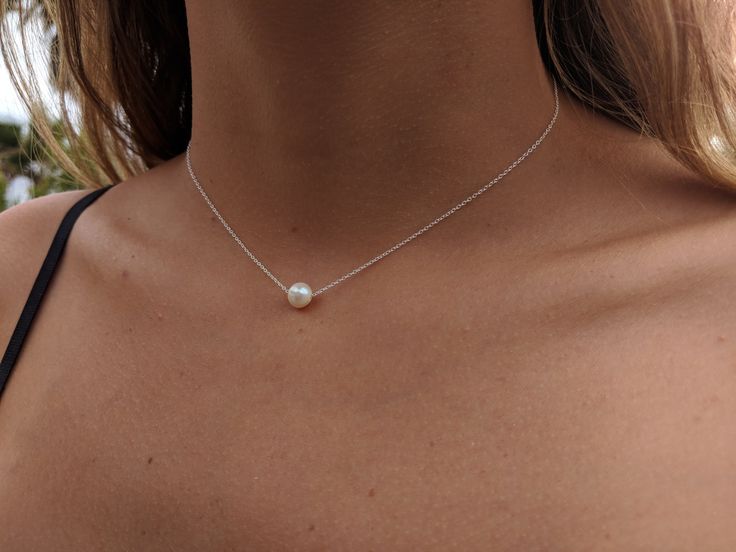 Affordable bridesmaid gifts, and jewelry for your whole wedding party. The perfect gifts for your girls. Island treasures features an array of affordable bridal necklaces and earrings. plus beautiful bridesmaid jewelry, #bridesmaidgift #bridalnecklace #springwedding #r Floating Pearl Necklace, Dainty Pearl Necklace, Single Pearl Necklace, Bridesmaids Gift Sets, Single Pearl, Pearl Necklace Earrings, Prom Jewelry, Pearl Choker, Simple Jewelry