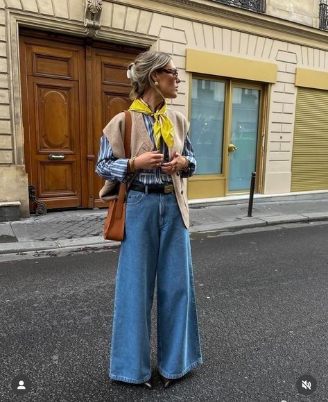 2024 Back to School Outfit Trends - 31 Pre-Fall Outfits to Copy 8 Pre Fall Outfits, Look Adidas, Estilo Indie, Skandinavian Fashion, Yellow Scarf, Denim On Denim, Scarf Outfit, Outfit Trends, Wide Jeans