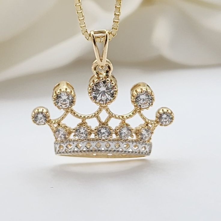 Stunning Solid 14k Yellow Gold 3d Crown Charm Necklace. Get The Set Or Just The Pendant. Perfect For Everyday And Every Occasion. Unique, Elegant And Everlasting. 14k Gold Will Not Tarnish Or Rust. Perfect Gift For Her. Materials: 14k Gold, Cz Size: 19x14mm Pendant Weight: 1.6 Grams (Aprox) Chain Weight: 2 Grams (Aprox) Chain Thickness: 0.9x0.9mm Lenght: 18 Inches 14k Stamped Brand New Fast Shipping For Her Follow Us For More Fine 14k Gold Jewelry Dm Me With All Your Questions I Will Be Happy To Yellow Gold Jewelry With Box Chain And Cubic Zirconia, Yellow Gold Cubic Zirconia Jewelry With Box Chain, Diamond Box Chain Necklace For Gift, Anniversary Jewelry With Cubic Zirconia Box Chain, Cubic Zirconia Box Chain Necklace As Gift, Cubic Zirconia Box Chain Necklace For Gift, Gold Cubic Zirconia Jewelry With Box Chain, Gift Necklace With Cubic Zirconia And Box Chain, Luxury Silver Jewelry For Birthday Gift