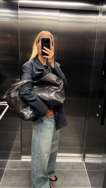 MIRJA KLEIN on Instagram: "… slouchy hobo bags 💼 #dailystyle #falltrends" Hobo Bag Outfit, Slouchy Tote, Slouchy Bag, Bag Outfit, Hobo Bags, Style Women, Street Style Women, Hobo Bag, Cloth Bags