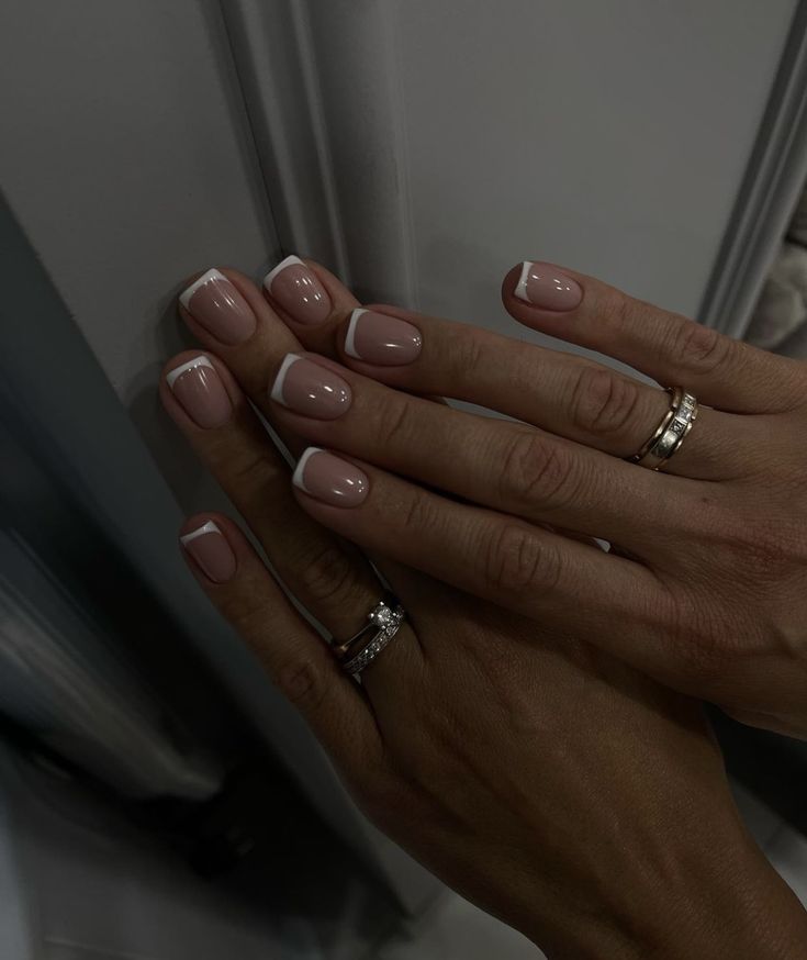 Soft French Tip Nails, French Dip Nails, Natural French Tip, Manicure Classy, Classy Manicure, Short French Tip, Nails 2023 Trends, Short French Tip Nails, Natural Nails Manicure