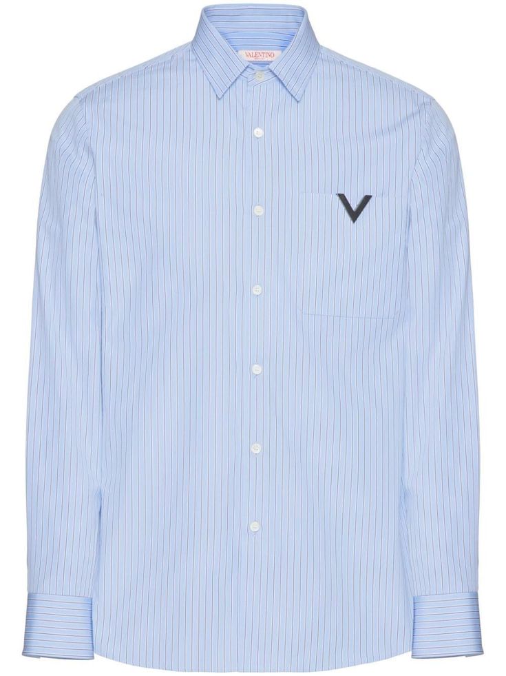 Long-sleeved cotton poplin shirt with metallic V detail on the chest pocket from Valentino Garavani, with button fastening. Valentino Ready To Wear, Valentino Shirt, Pointed Flat Collar, Flat Collar, Cotton Poplin Shirt, Full Look, Poplin Shirt, Shirt Skirt, Cotton Poplin