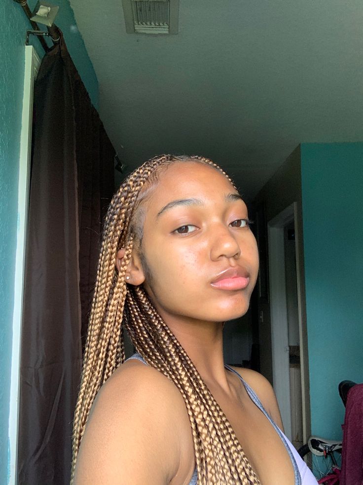 Brown Braids On Black Women, Honey Brown Box Braids On Light Skin, Honey Blonde And Brown Knotless Braids, Honey Blonde And Brown Box Braids, Brown And Honey Blonde Braids, Knotless Box Braids Honey Blonde, Honey Blonde Knotless Braids Black Women, Honey Box Braids, Knotless Honey Blonde Braids