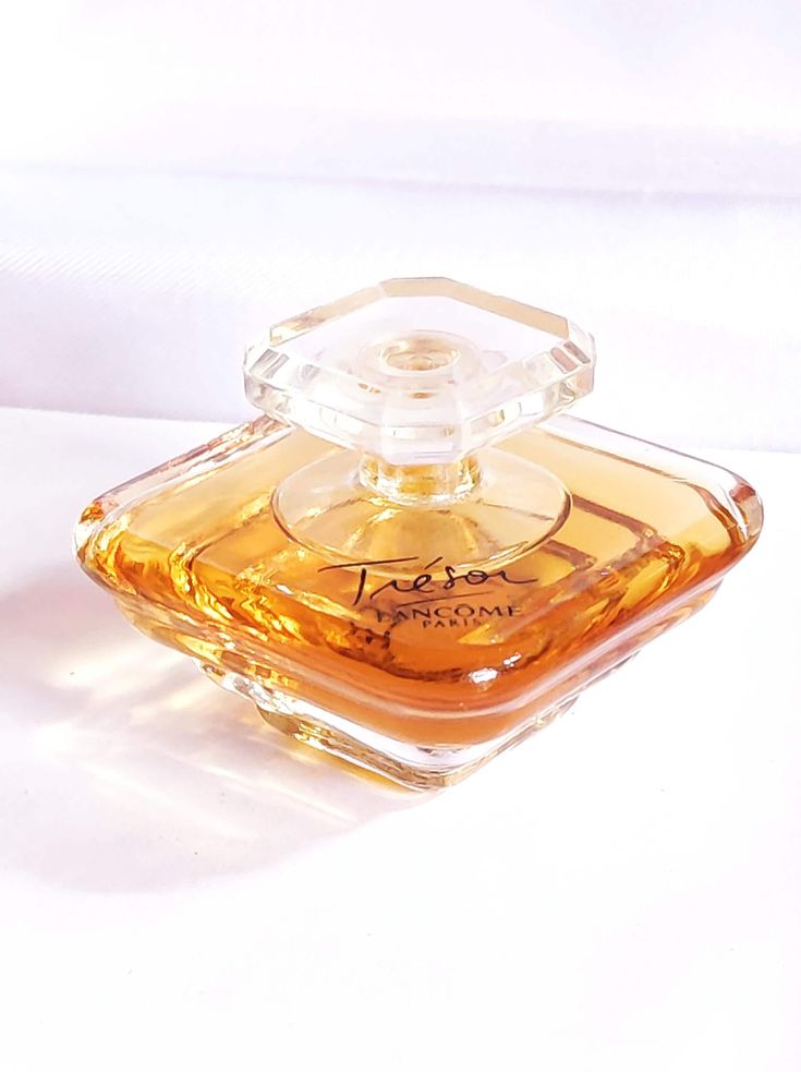 Vintage 1990s Lancôme Perfume safe Eau de Parfum Miniatur 7.5 ml splashing Full capacity see photos. Without box. Shipping well packaged with DHL parcel Tresor Lancome, Lancome Perfume, Beauty Book, Miniatures, Fragrance, Display Homes, Electronic Accessories, Paper Party Supplies, Craft Supplies