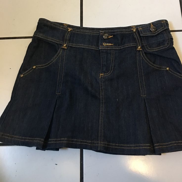 Dkny Jeans Skirt With Cute Gold Accent On The Pockets. Like New Without Tags Outfit Ideas Basic, Low Rise Baggy Jeans, Y2k Mini Skirt, Khaki Skirt, Zipper Skirt, Wool Mini Skirt, Tweed Mini Skirt, Jeans Skirt, Dkny Jeans