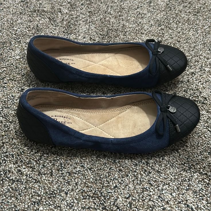 Bass Lacy Quilt Blue Suede Ballet Flats. Brand New Never Worn. Size 6 1/2. Blue Ballet Flats, Visual Archive, Suede Ballet Flats, Blue Quilts, Christmas Stuff, Flat Color, Pretty Shoes, G H, Blue Suede