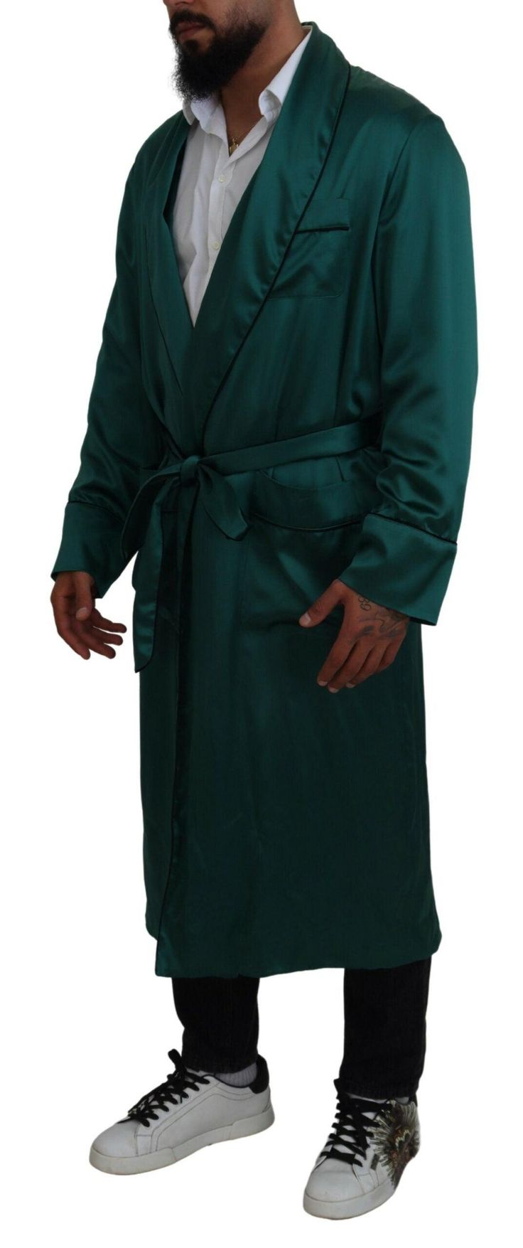 DOLCE & GABBANA Absolutely stunning, 100% Authentic, brand new with tags Dolce & Gabbana Long robe it will be comfortable, as if in a dressing gown. Shawl lapels and a belt remind of the prototype. A model made of silk textiles. Model: Robe Colour: Green Logo details Made in Italy Material: 100% Silk Silk Textiles, Robe Sleepwear, Belted Robe, Embroidery Shoes, Green Logo, Jordan 11 Retro, Silk Robe, Dolce E Gabbana, Dressing Gown