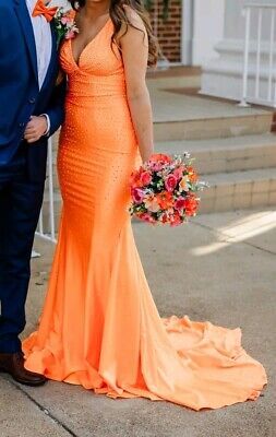 Prom Flowers Orange Dress, Prom Dresses Orange, Red Dress Formal, Hobo Dress, Orange Prom Dress, Prom Bouquet, Neon Prom Dresses, Orange Prom Dresses, Sweet Sixteen Dresses