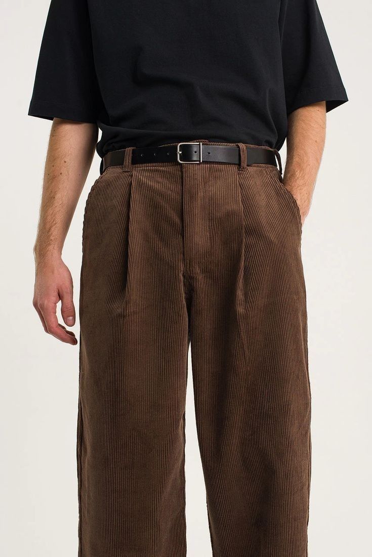 Courderoy Pants, Corduroy Pants Outfit, Cord Pants, Academia Outfits, Cords Pants, Mens Casual Dress Outfits, Street Style Outfits Men, Men Stylish Dress, Guys Clothing Styles