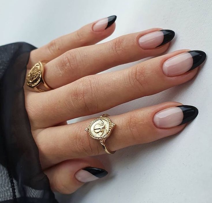 Check out these black nails for inspiration photo, including black nail designs, black nail colors, and black nails manicures for inspiration New Years Nail Designs, Oval Nails, Pretty Acrylic Nails, Chic Nails, Short Acrylic Nails, Cute Acrylic Nails, French Manicure, Black Nails, Almond Nails