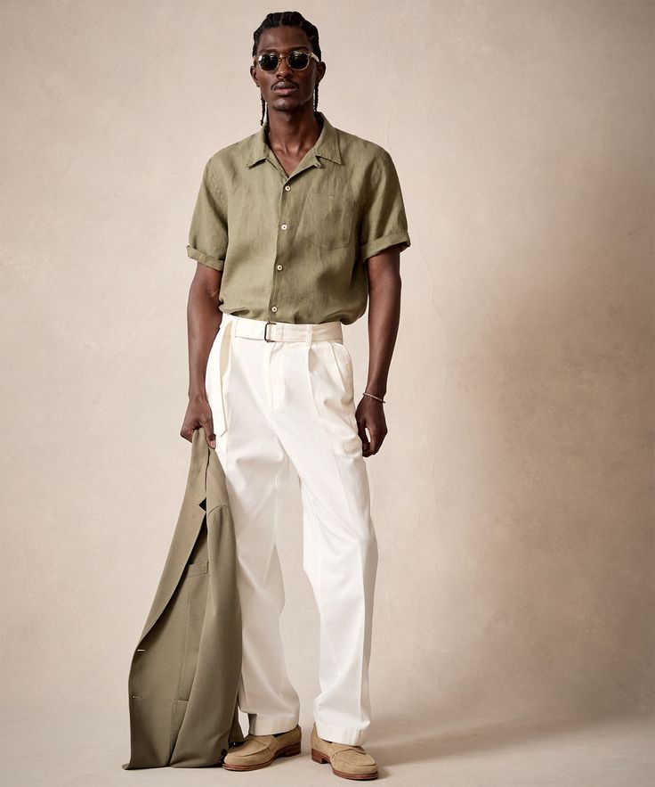 These chic trousers are a spin on our Wythe Trouser: casual but refined, in a modern oversized but tailored fit. A natural waist and double reverse pleats (which face out, away from the fly) lead to a relaxed fit through the legs for a vintage-inspired look. At the waist is a removable belt in the same chic, midweight Best Chinos, Sweatshorts Shorts, Polo Coat, Masculine Fashion, Linen Suits, Tuxedo Dress, Sneaker Dress Shoes, Urban Looks, Summer Suits